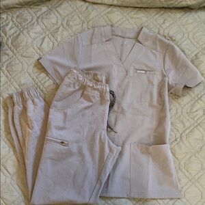 Jaanuu Gray Scrub Set